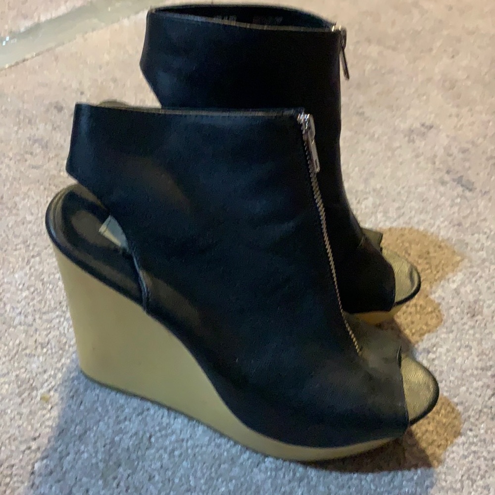 Black/Tan Vera Wang Wedges